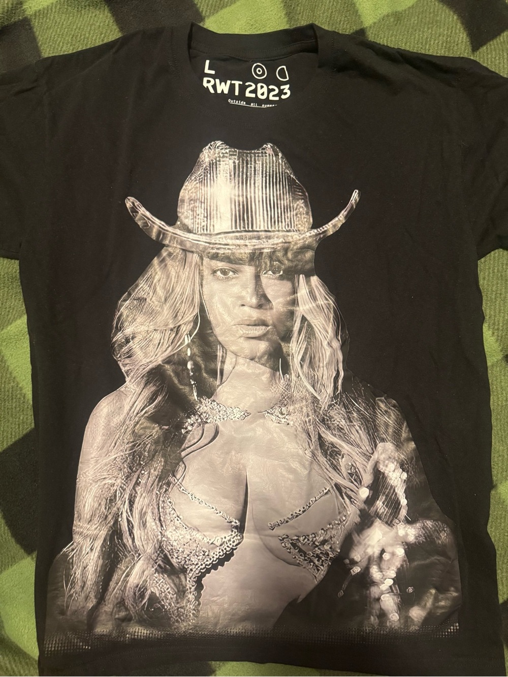 Beyoncé Renaissance World Tour Tshirt - Size Large